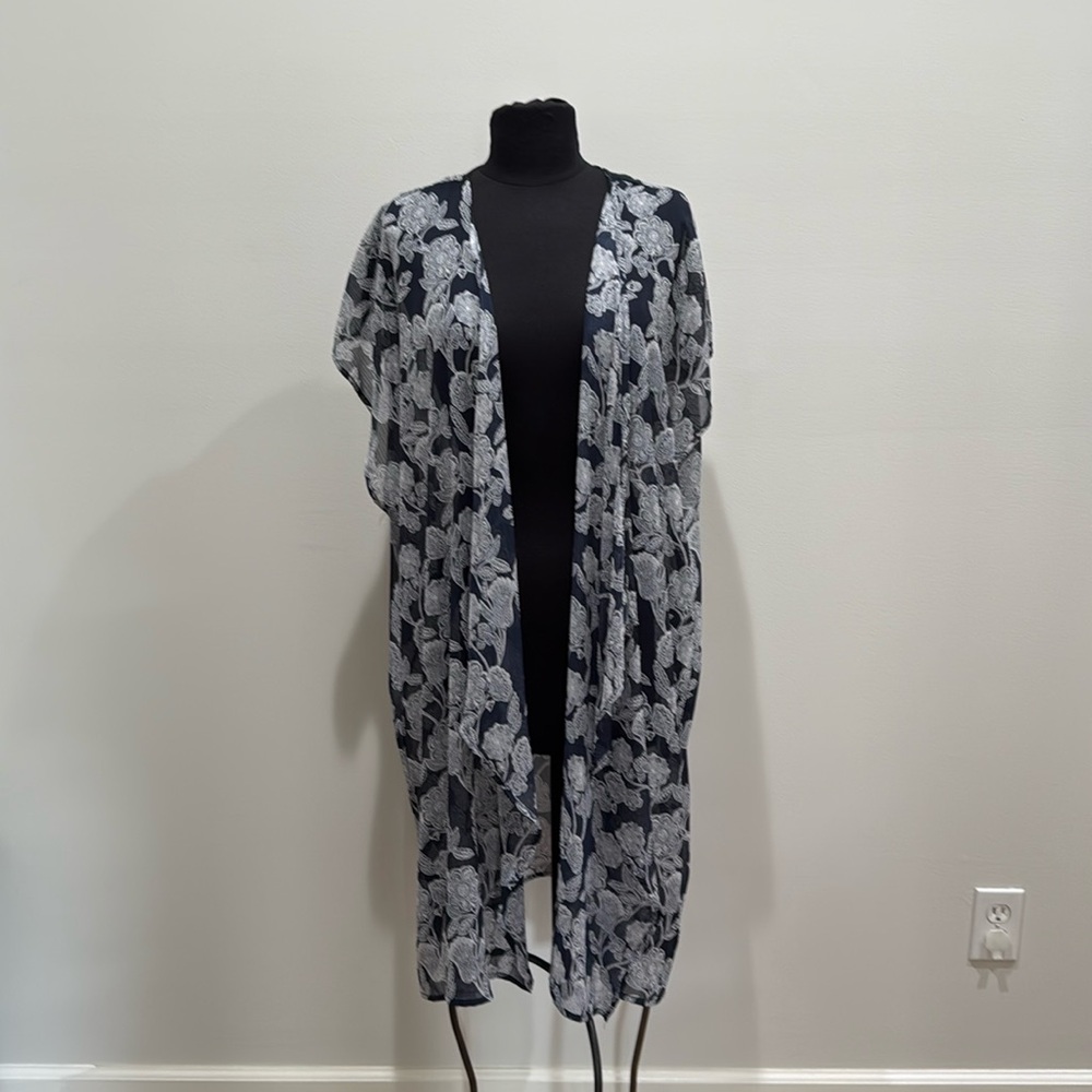 Blue and white floral kimono